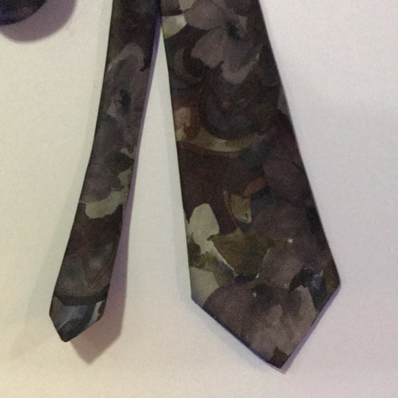 Purple Floral Tie - Picture 4 of 10